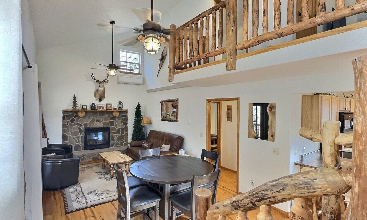 Lead House | Great Terry Peak location with hot tub & garage