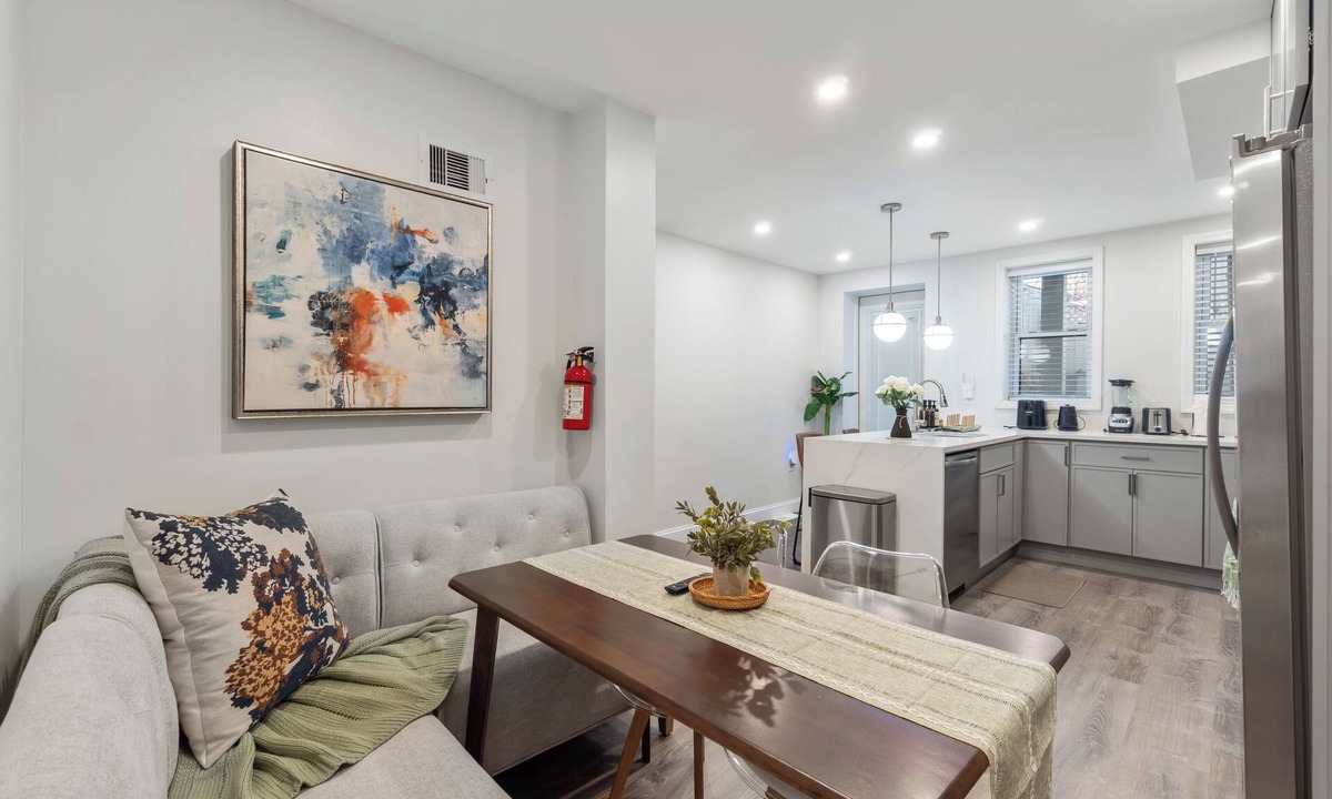 Jersey City Apartment | Ground Level 1BR/2BATH w 2Queens apartment, near PATH station w + W/D