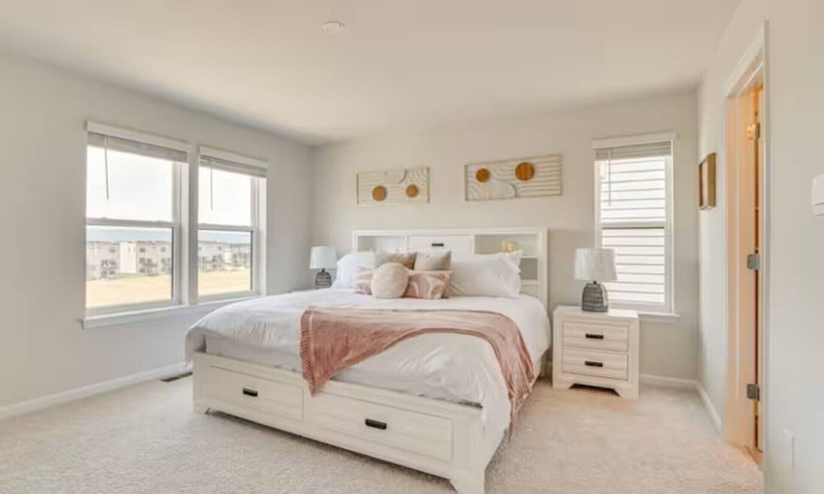 Frederick House | Group & Family Welcome, 1 Mile to Historic Frederick, 4 Bedrooms, 4 Baths