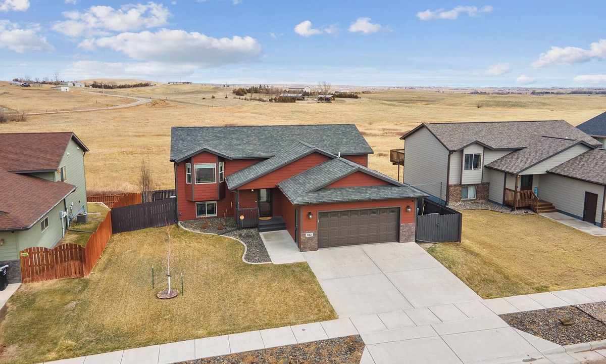 Rapid City House | Group-Friendly Retreat - King Beds, Fenced Yard & Prairie Views