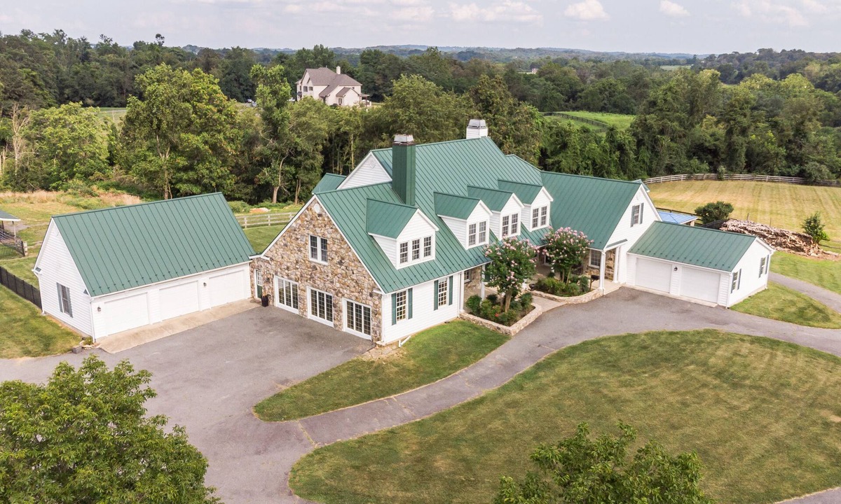 Blue Ridge House | Gruner Bungalow at Tranquility Farm & Winery