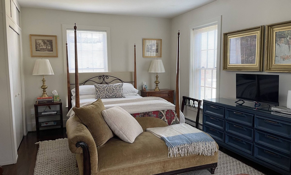 Lovettsville House | Guest House at 1796 Historic Farm in Wine Country