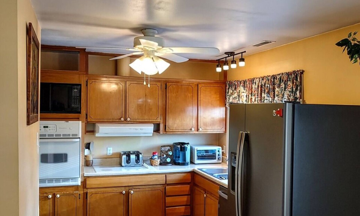 Algonquin House | Hambrooks Home with Hottub/Mid Term stays welcomed!