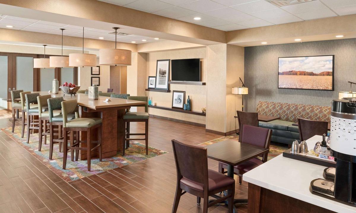 Highlands Hotel | Hampton Inn Lincoln Airport