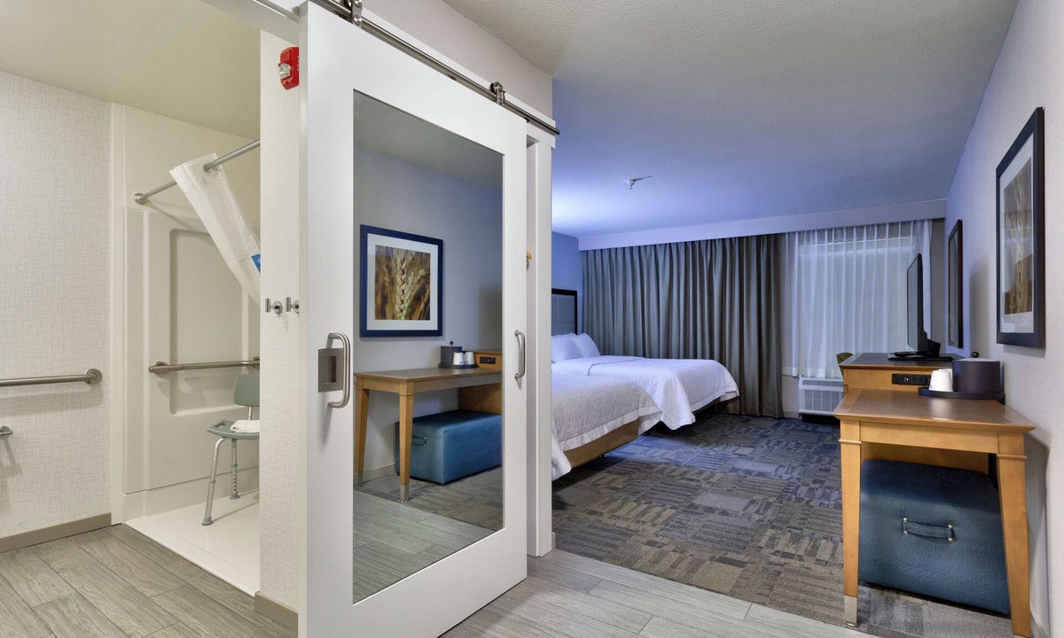 Salina Hotel | Hampton Inn Salina
