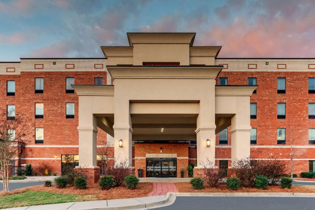 Hartsville Hotel | Hampton Inn & Suites - Hartsville, SC