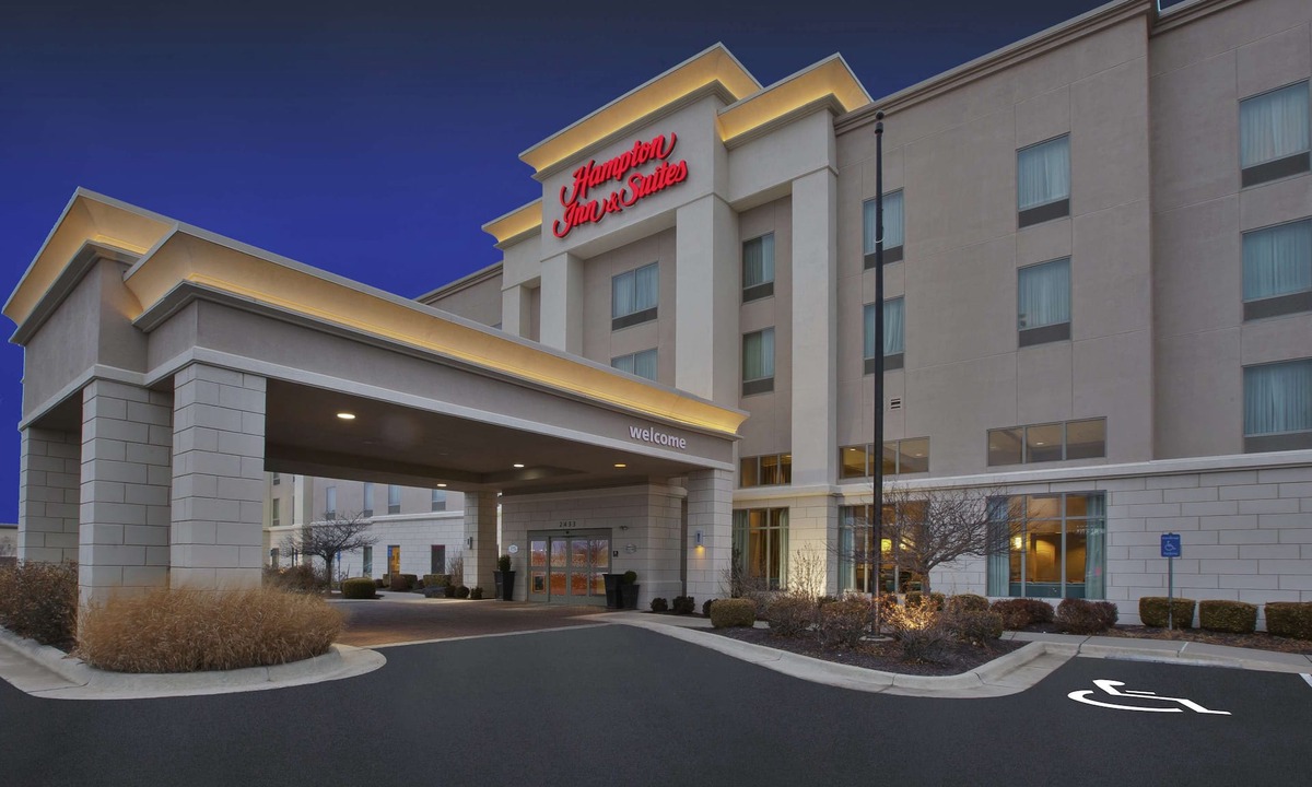 Greenwich Hotel | Hampton Inn & Suites Wichita Northeast