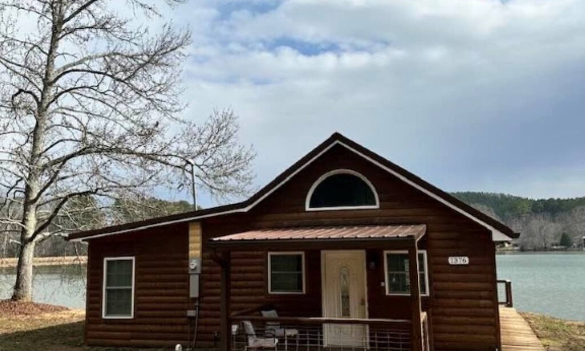 Tunnel Hill Cabin | Harmony Cove - Peaceful, serene 2-bdrm cabin on the lake in charming Tunnel Hill