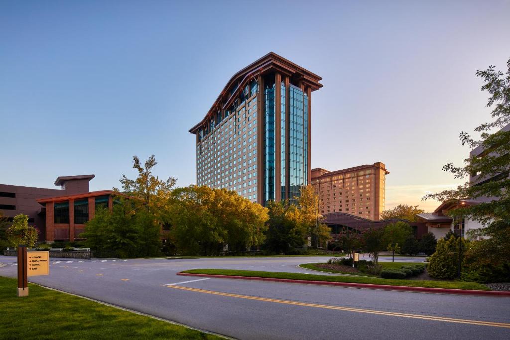 Cherokee Hotel | Harrah's Cherokee Casino Resort - A Caesars Rewards Destination