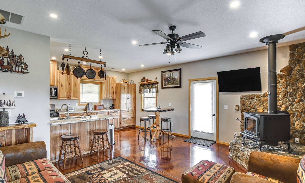 Coatsville House | Hazel Creek Cabin on Kirksville's Outskirts