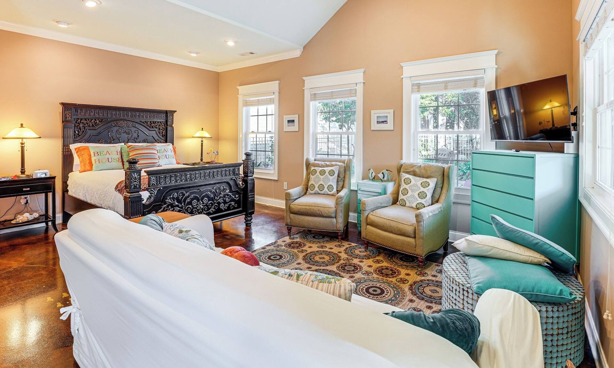 Chickamauga Apartment | Heart of Historic Chickamauga! Chic Studio w/Pool