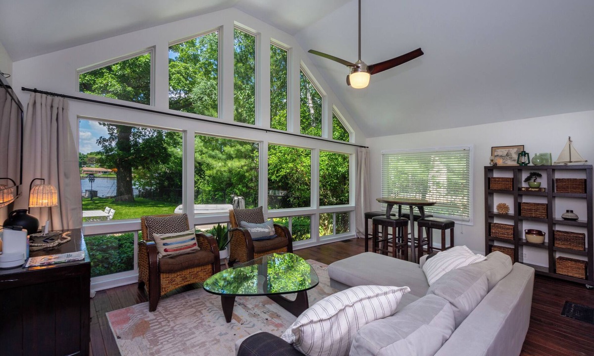 McHenry House | Heart of the Fox River House
