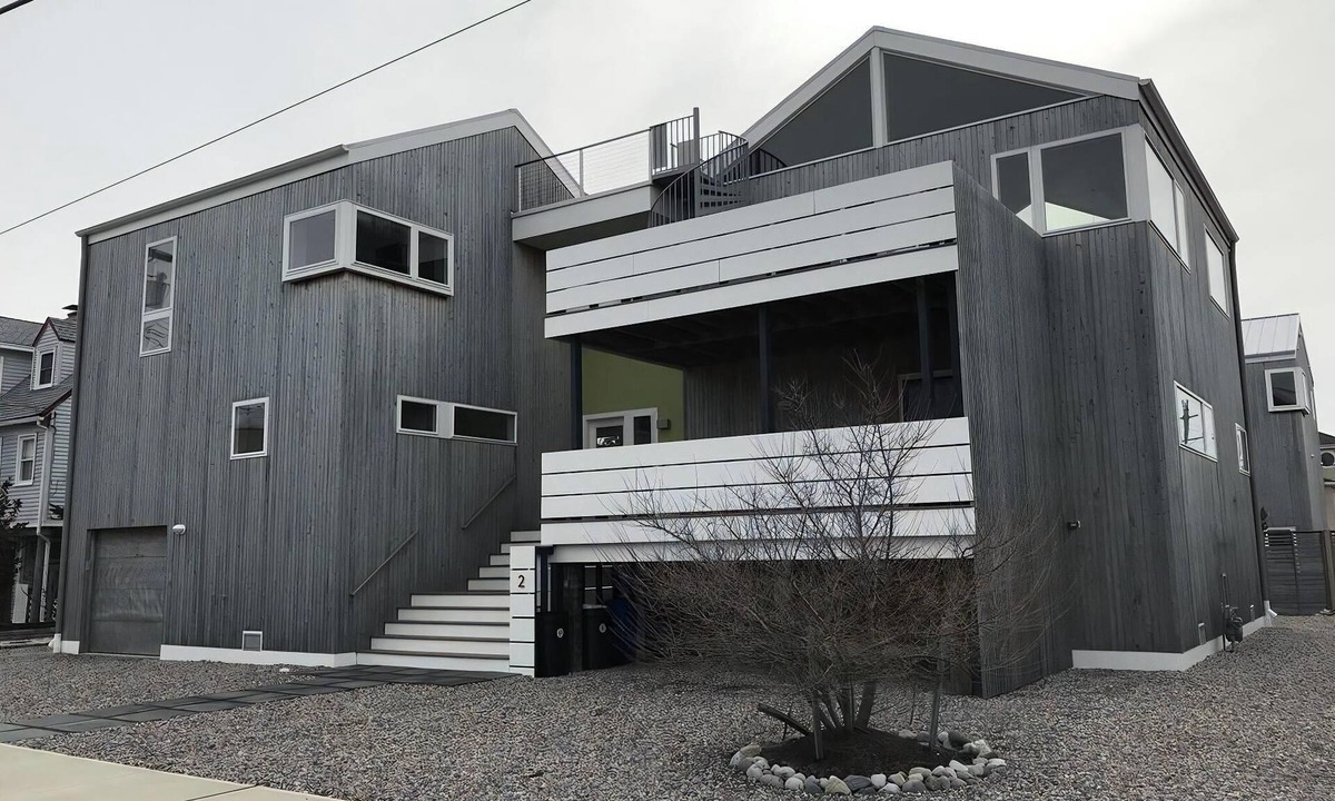 North Beach Haven House | Heated Pool. Beach Badges. Roof Top Deck with Views. Private yard. 140396