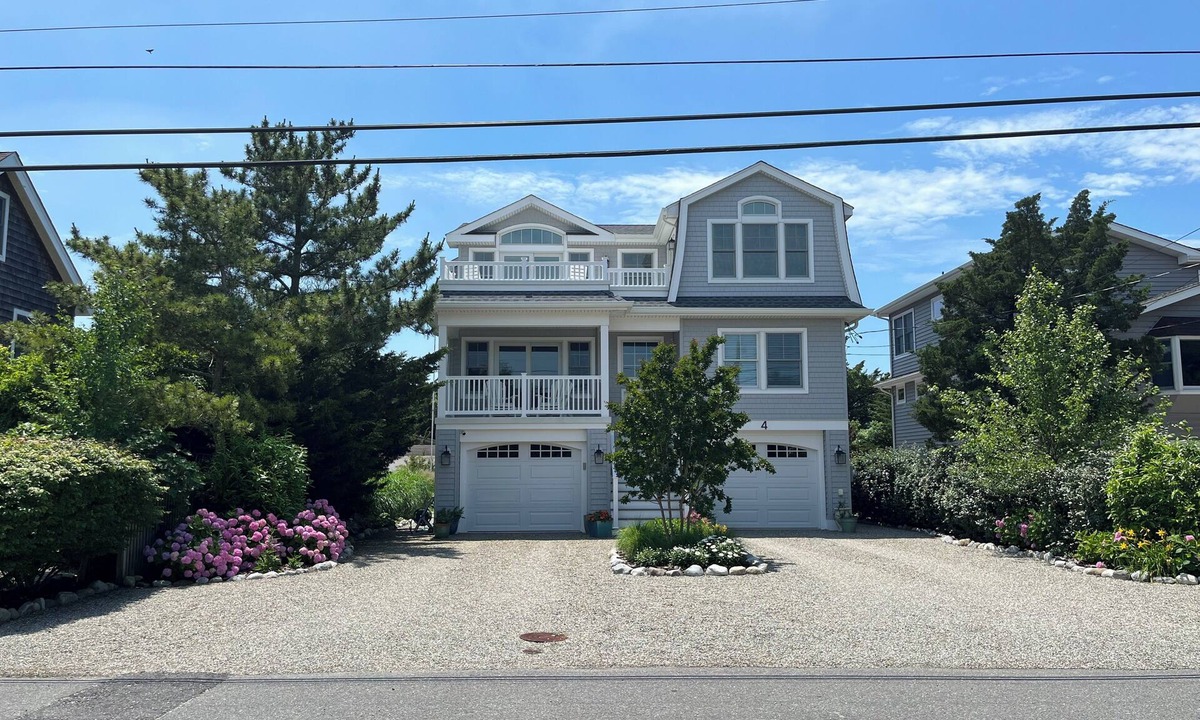Barnegat Light House | Heated Pool, Gas Fire Pit, Elevator, 5 bd, Large Rooftop deck with Water views!