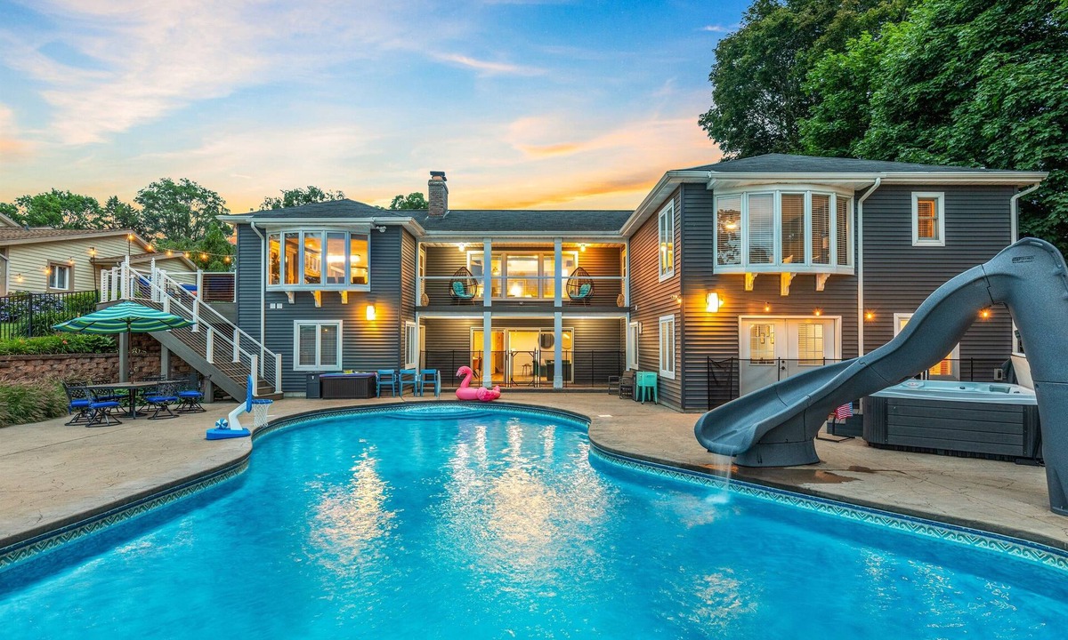 Norton Shores House | HeatedPool|Boat dock|Beach|HotTub|Arcades|Firepit