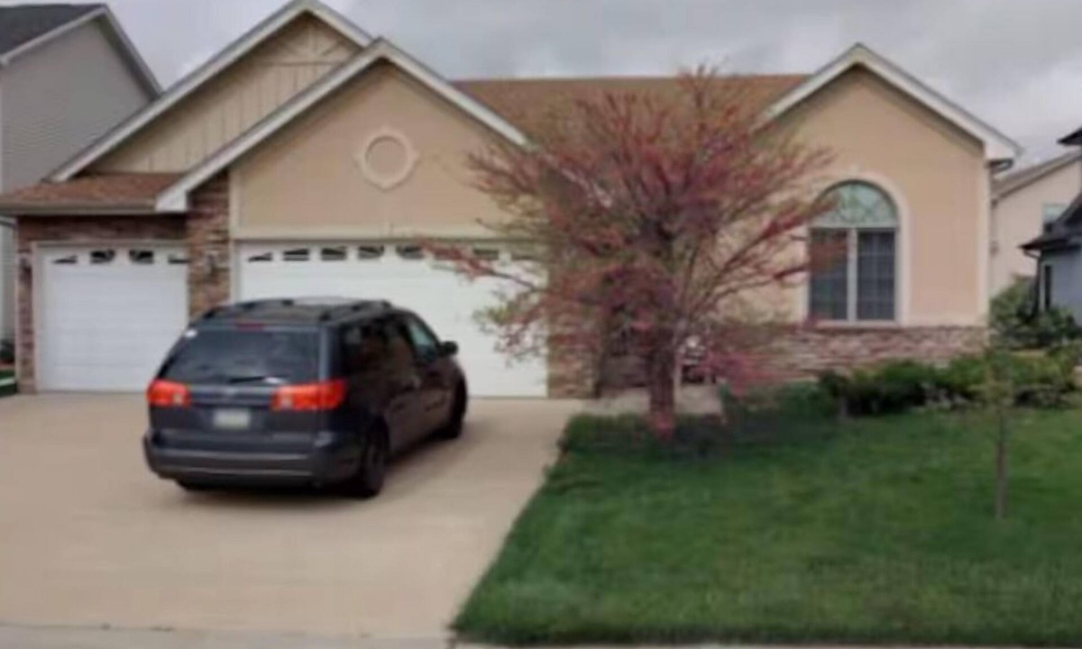 Grimes House | Hello guests, welcome to our ranch house in a quiet neighborhood.