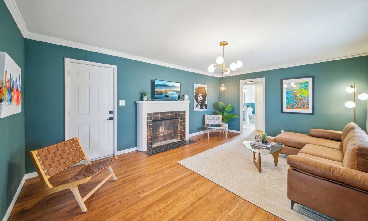 Turner Park House | Hendrix - Route 66 Getaway -TV in Both Bedrooms