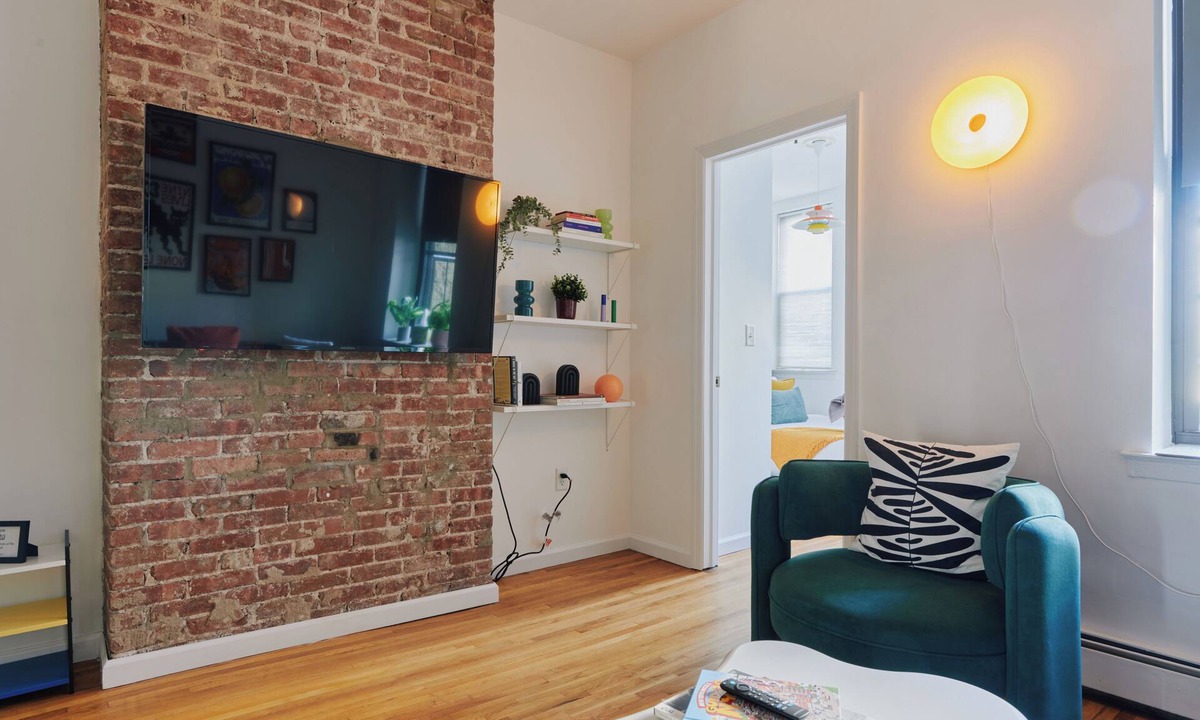 Hoboken Apartment | Hidden gem 2-bedroom apartment with WiFi, AC in Hoboken mins to NYC