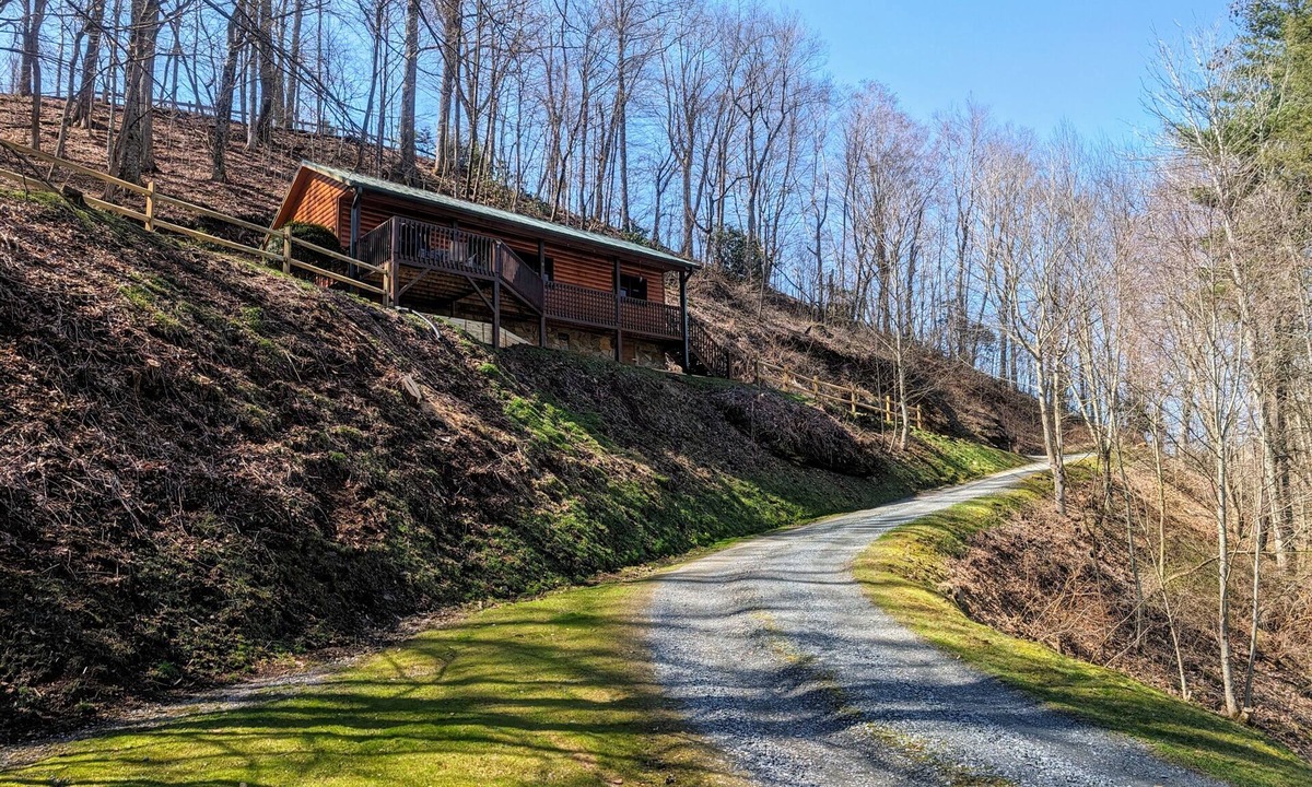 Boone Cabin | Hill Side Hideaway - 5 minutes from Boone