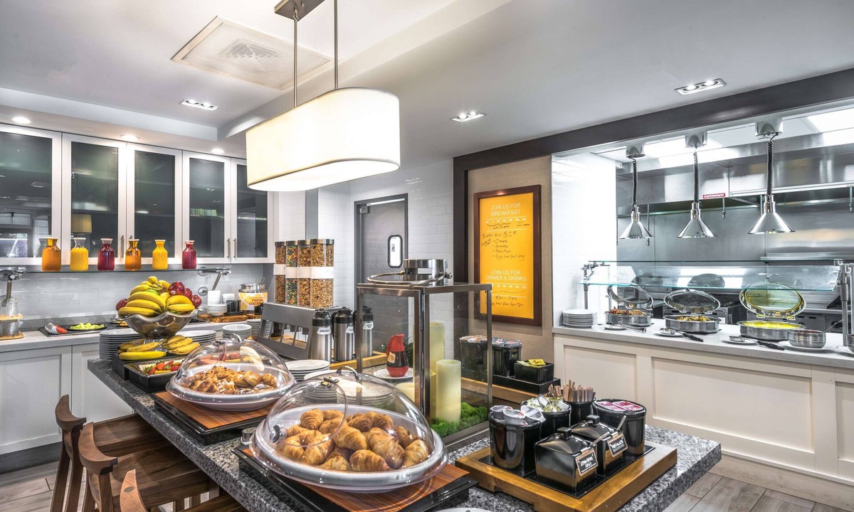 Crystal City Hotel | Hilton Garden Inn Reagan National Airport
