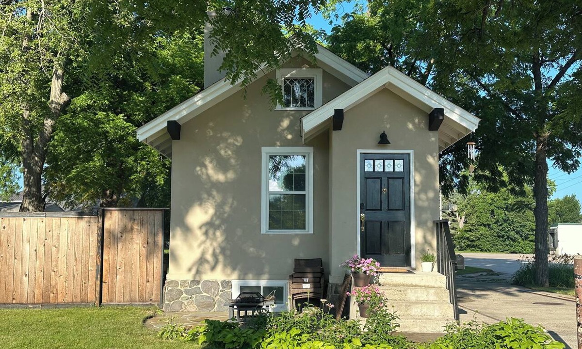 Olivia House | Historic and Unique 1 bed, 1 bath. Sleeps 5!