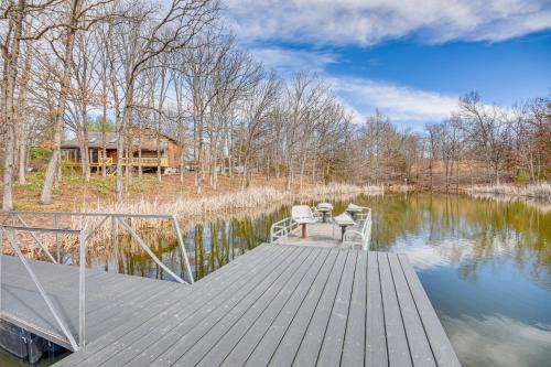 Rucker House | Historic Clark Cabin w/Deck & Fishing Pond Access