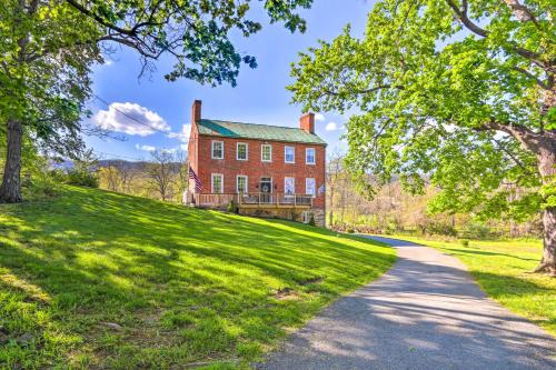Fishers Hill House | Historic 'Hammond House' w/Wine Country View!