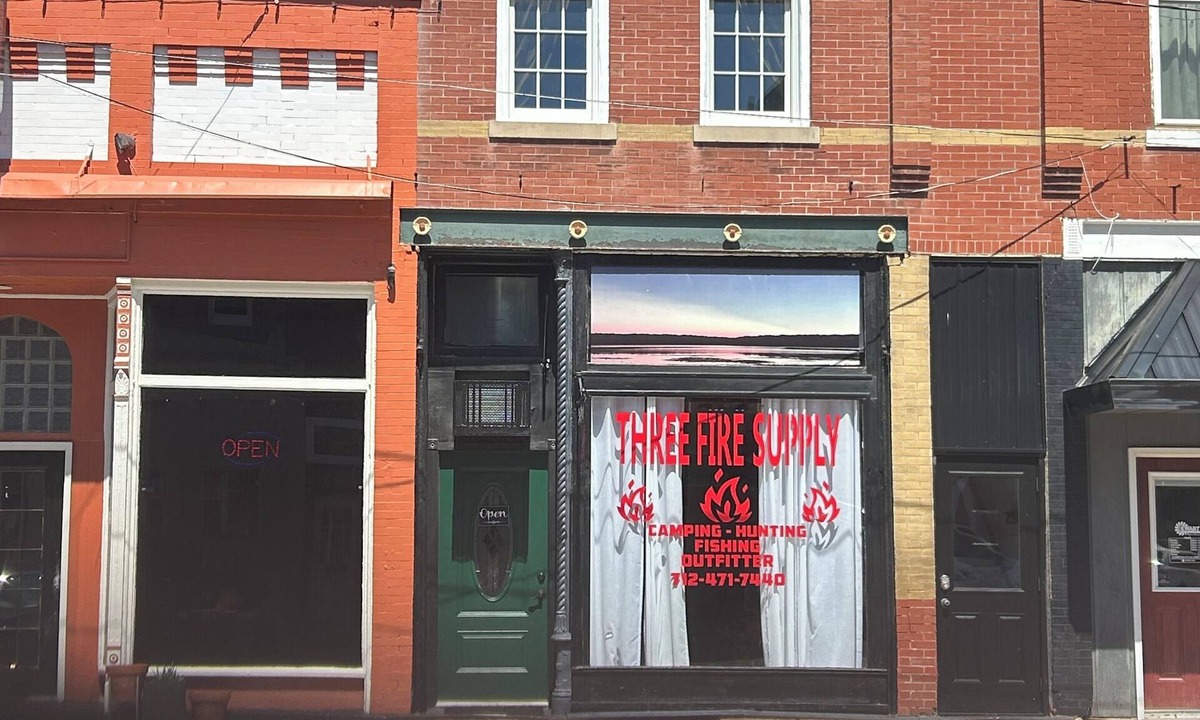 Bedford Apartment | Historic loft next to restaurant, tavern, and shopping right outside your door!
