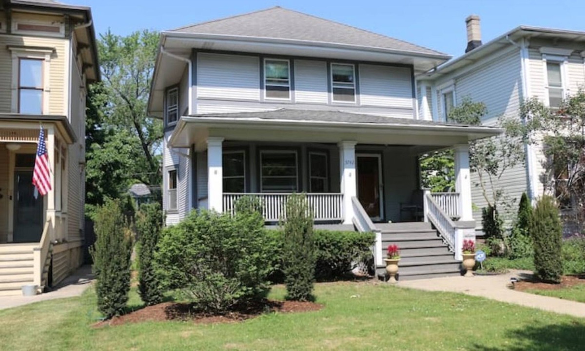 Old Irving Park House | Historic North Side house w/hot tub, public transit hub near downtown & Wrigley