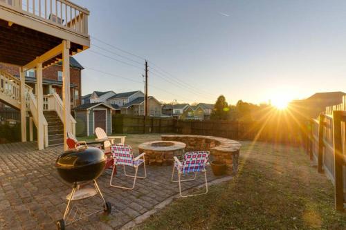Historic Edgefield House | Historic Pet-Friendly Stay Near Broadway w Fire Pit