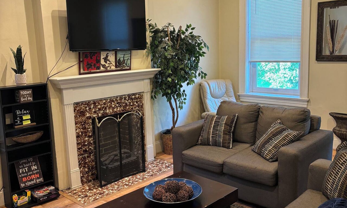 Downtown St. Louis Condo | Historic, quiet 2 Bdrm/office space Full Condo