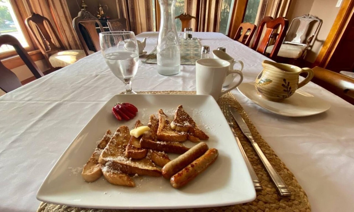 Pierre Bed & Breakfast | Hitching Horse Inn