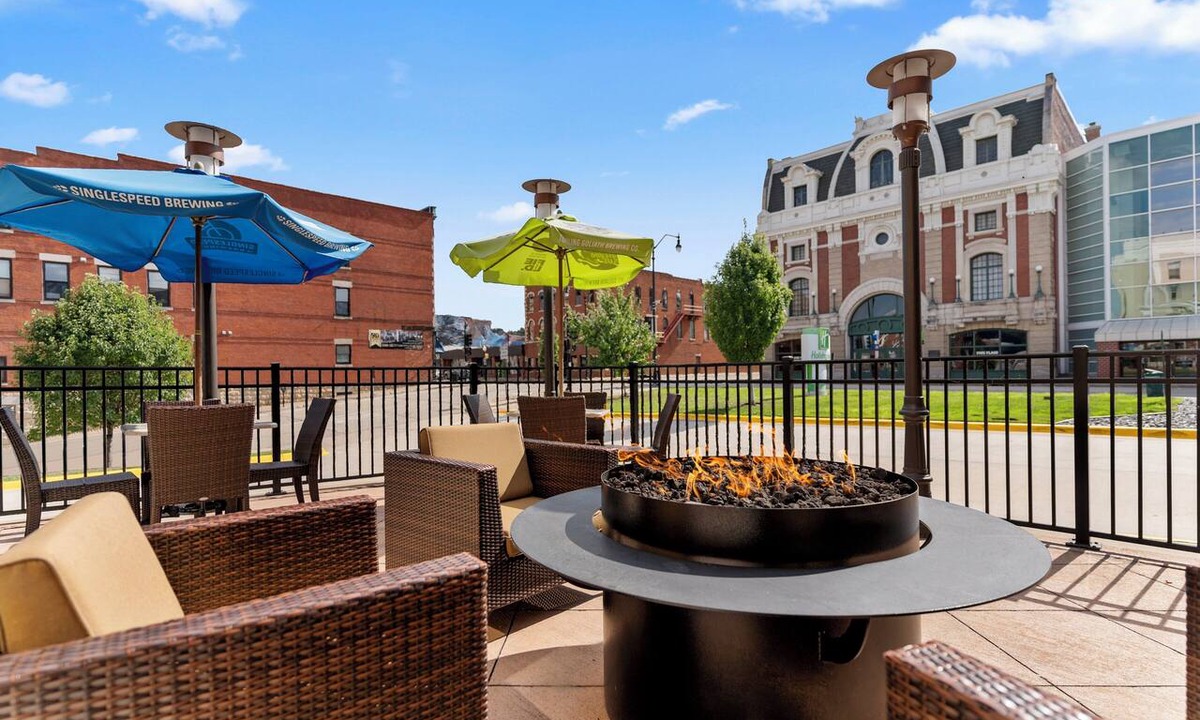 Downtown Dubuque Hotel | Holiday Inn Dubuque/Galena by IHG
