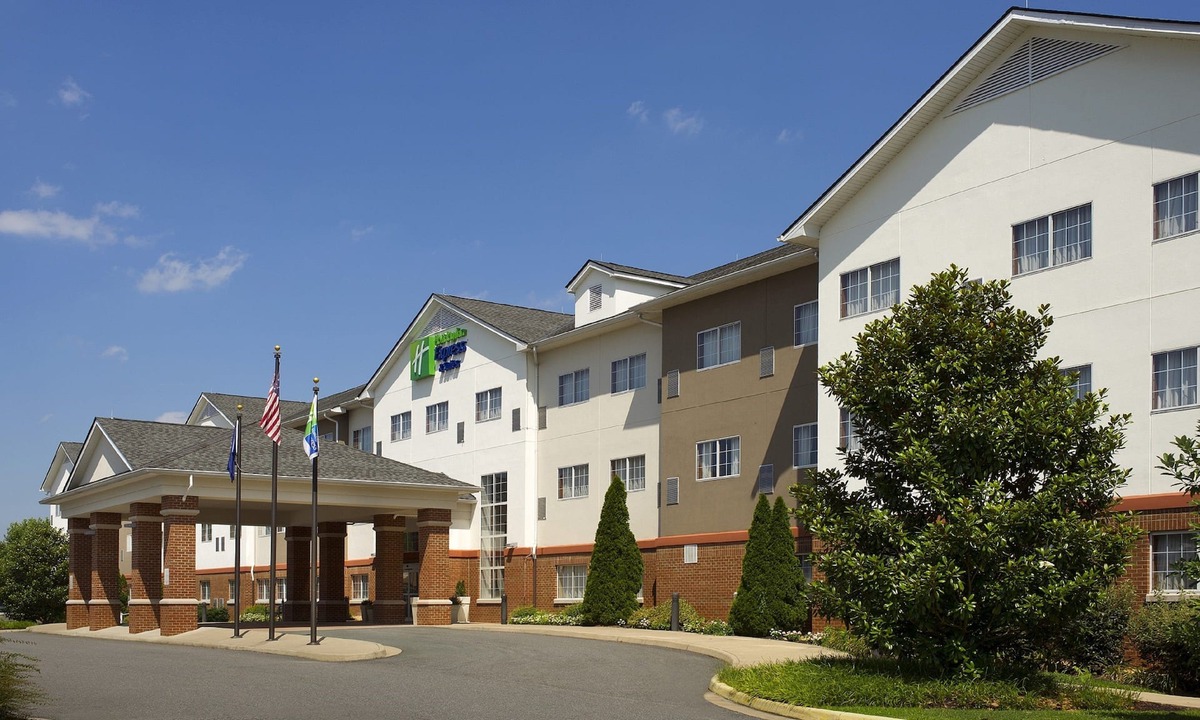Ruckersville Hotel | Holiday Inn Express & Suites Charlottesville - Ruckersville, an IHG Hotel