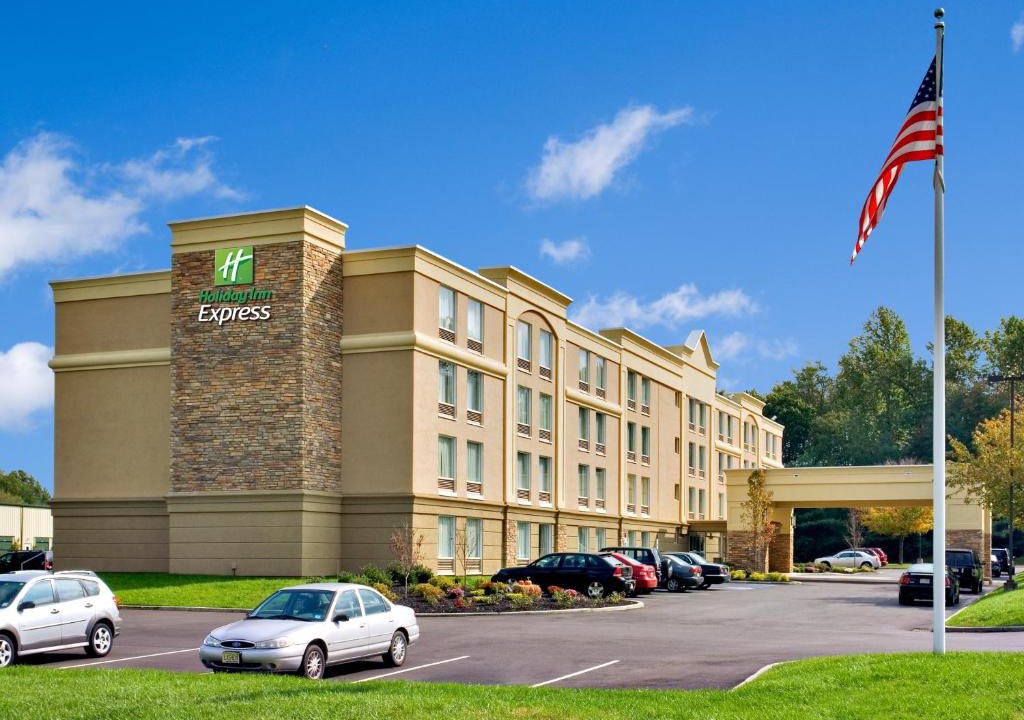 West Long Branch Hotel | Holiday Inn Express & Suites West Long Branch - Eatontown by IHG