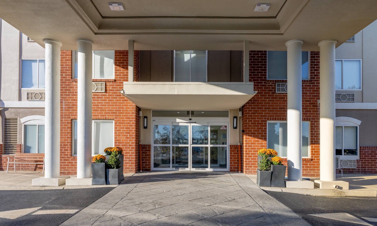 Vineland Hotel | Holiday Inn Express and Suites Vineland Millville by IHG