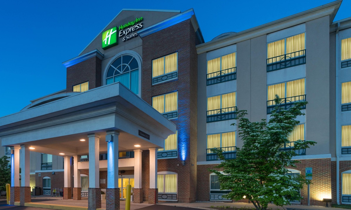 Woodbridge Hotel | Holiday Inn Express Hotel & Suites Woodbridge, an IHG Hotel