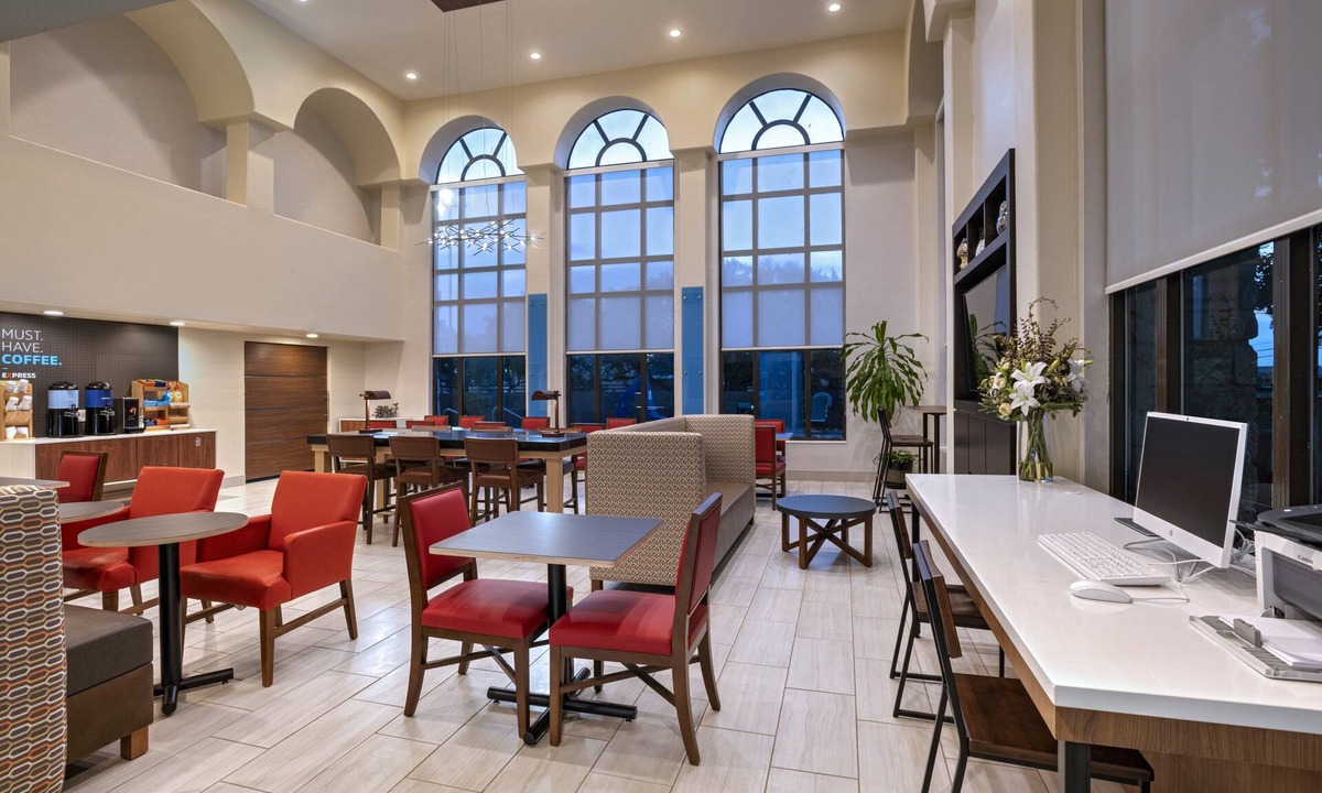 Cedar Park Hotel | Holiday Inn Express Hotel & Suites Cedar Park by IHG
