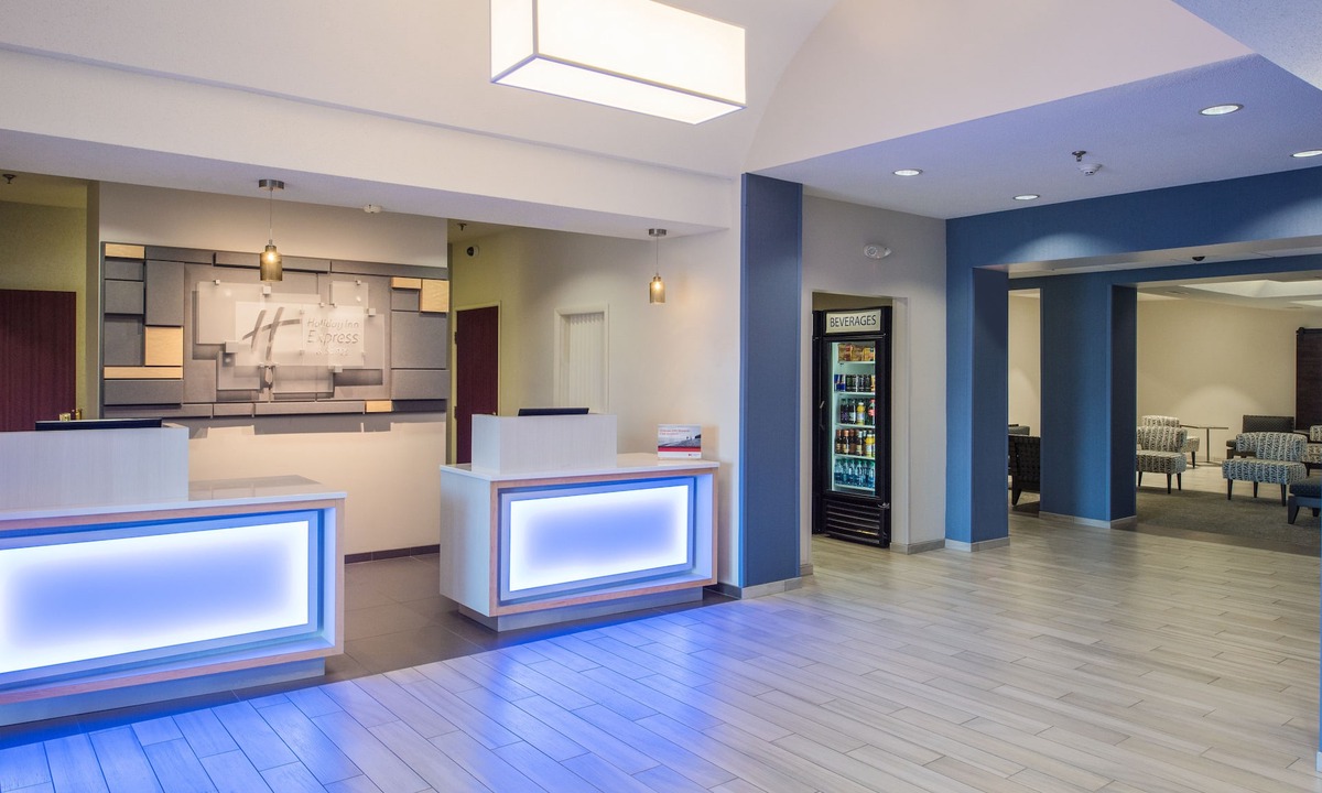 Burlington Hotel | Holiday Inn Express Hotel & Suites Burlington by IHG