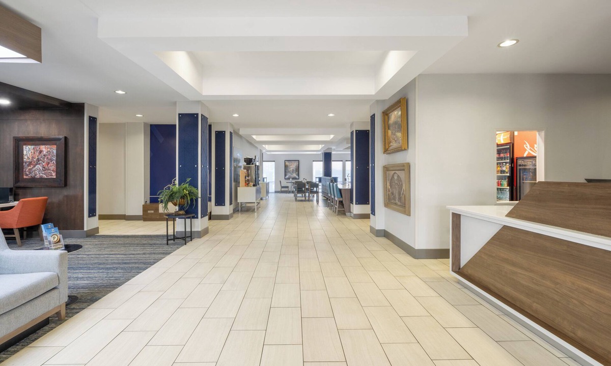 Pembroke Hotel | Holiday Inn Express Pembroke by IHG