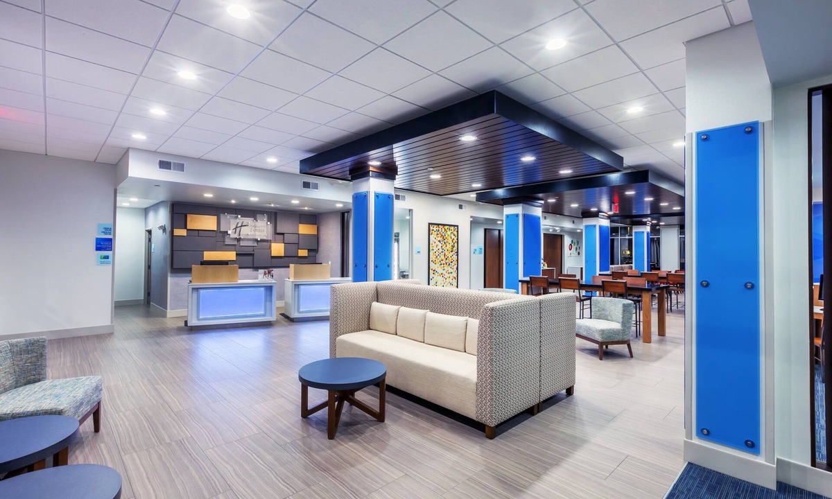 Coffeyville Hotel | Holiday Inn Express & Suites Coffeyville by IHG