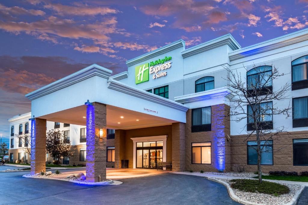 Cedar Falls Hotel | Holiday Inn Express & Suites Cedar Falls - Waterloo by IHG