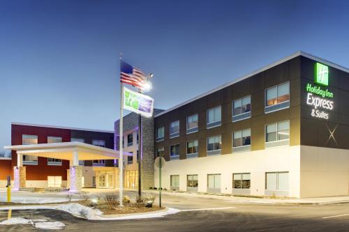 Galesburg Hotel | Holiday Inn Express & Suites Galesburg by IHG