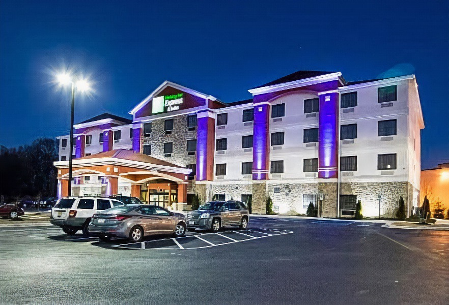 Elkton Hotel | Holiday Inn Express & Suites Elkton - University Area, an Ihg Hotel