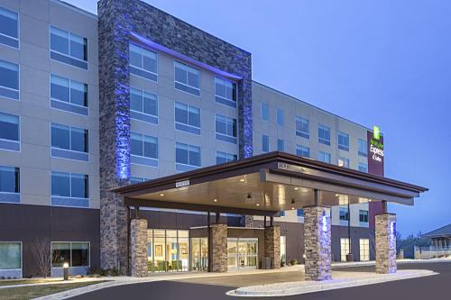 Hudson Hotel | Holiday Inn Express & Suites - Hudson I-94 by IHG