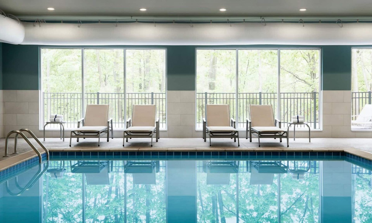 Downtown Omaha Hotel | Holiday Inn Express & Suites Omaha Downtown - Old Market by IHG