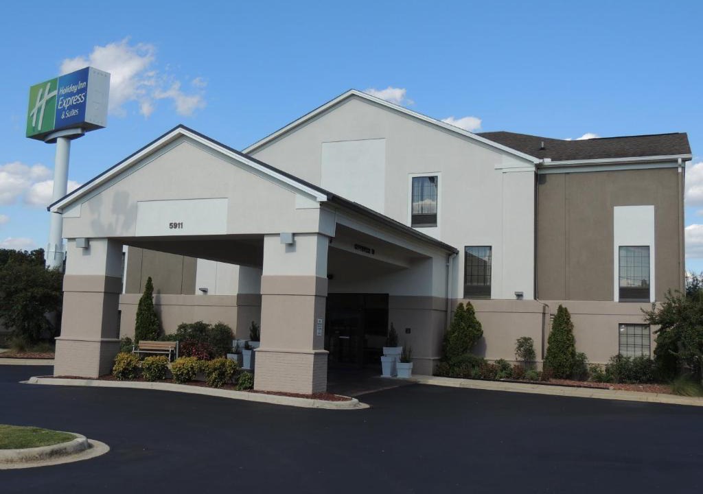 New Castle Hotel | Holiday Inn Express Trussville by IHG