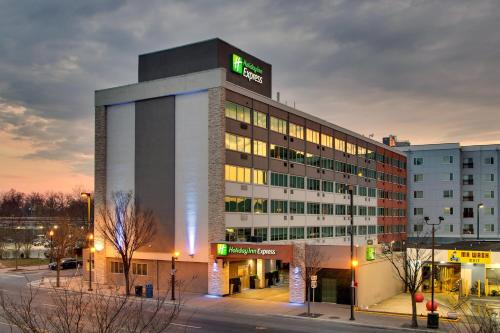 Downtown Hotel | Holiday Inn Express Washington DC Silver Spring by IHG