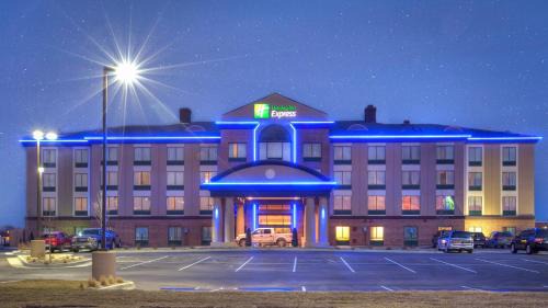 Wichita Hotel | Holiday Inn Express Wichita South by IHG