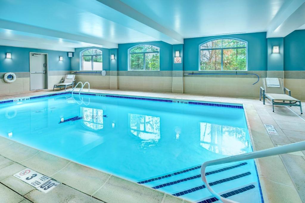 Avenel Hotel | Holiday Inn Express Woodbridge by IHG
